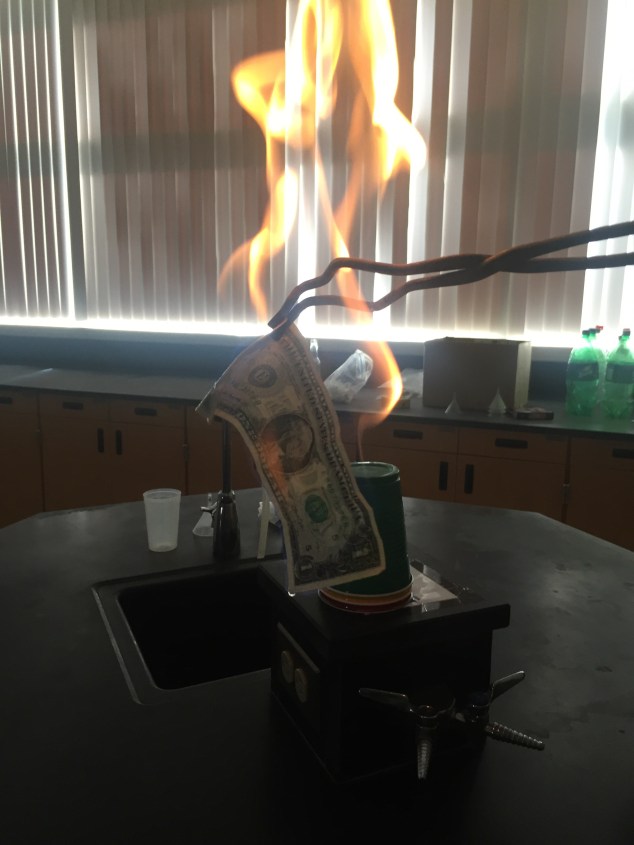 The bill will ignite quickly and will burn for about 2-3 seconds before extinguishing. Be sure to hold on tight so as not to drop it!